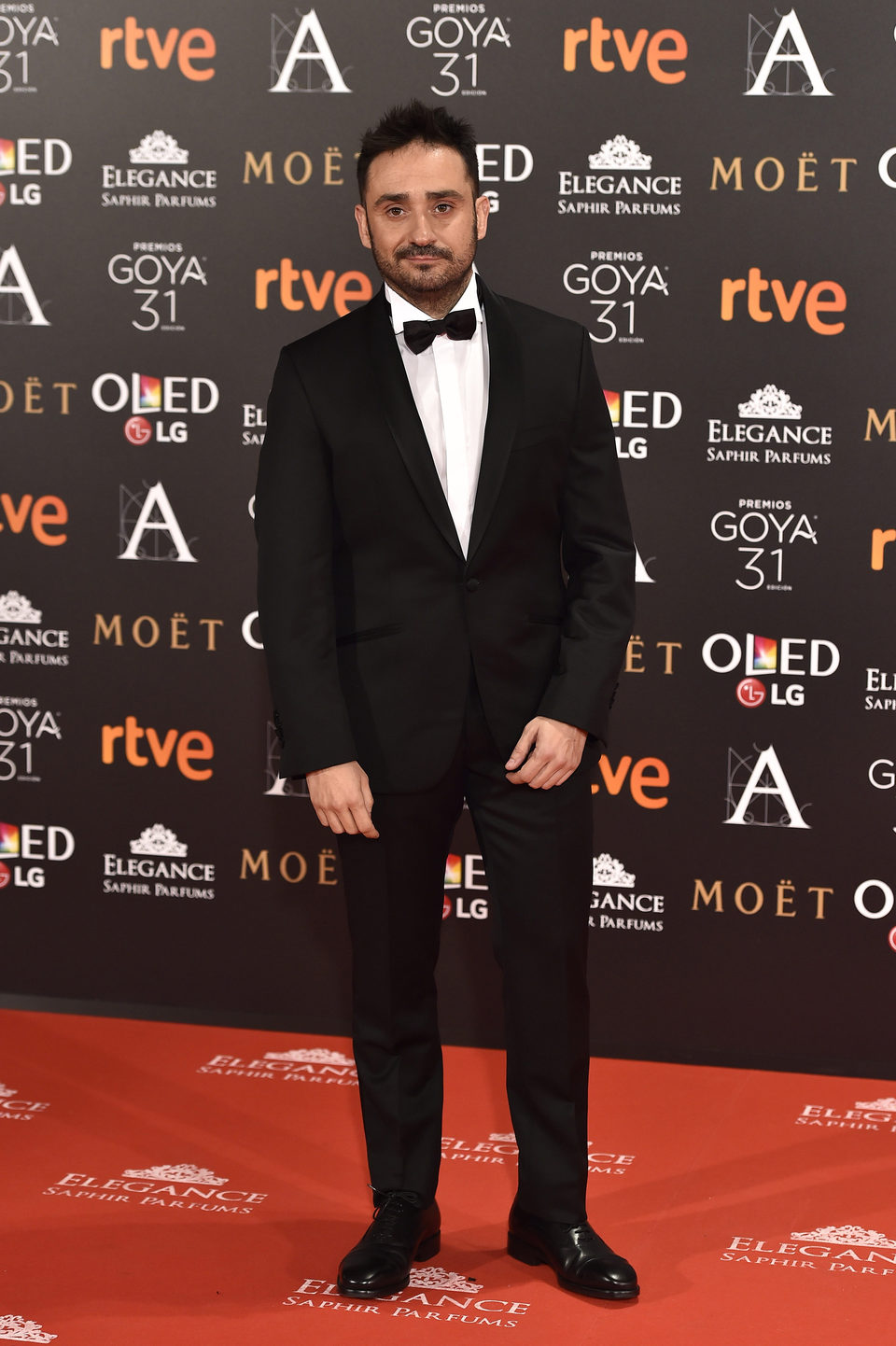 El director Juan Antonio Bayona, nominado a Mejor director, en la alfombra roja de los Premios Goya 2017