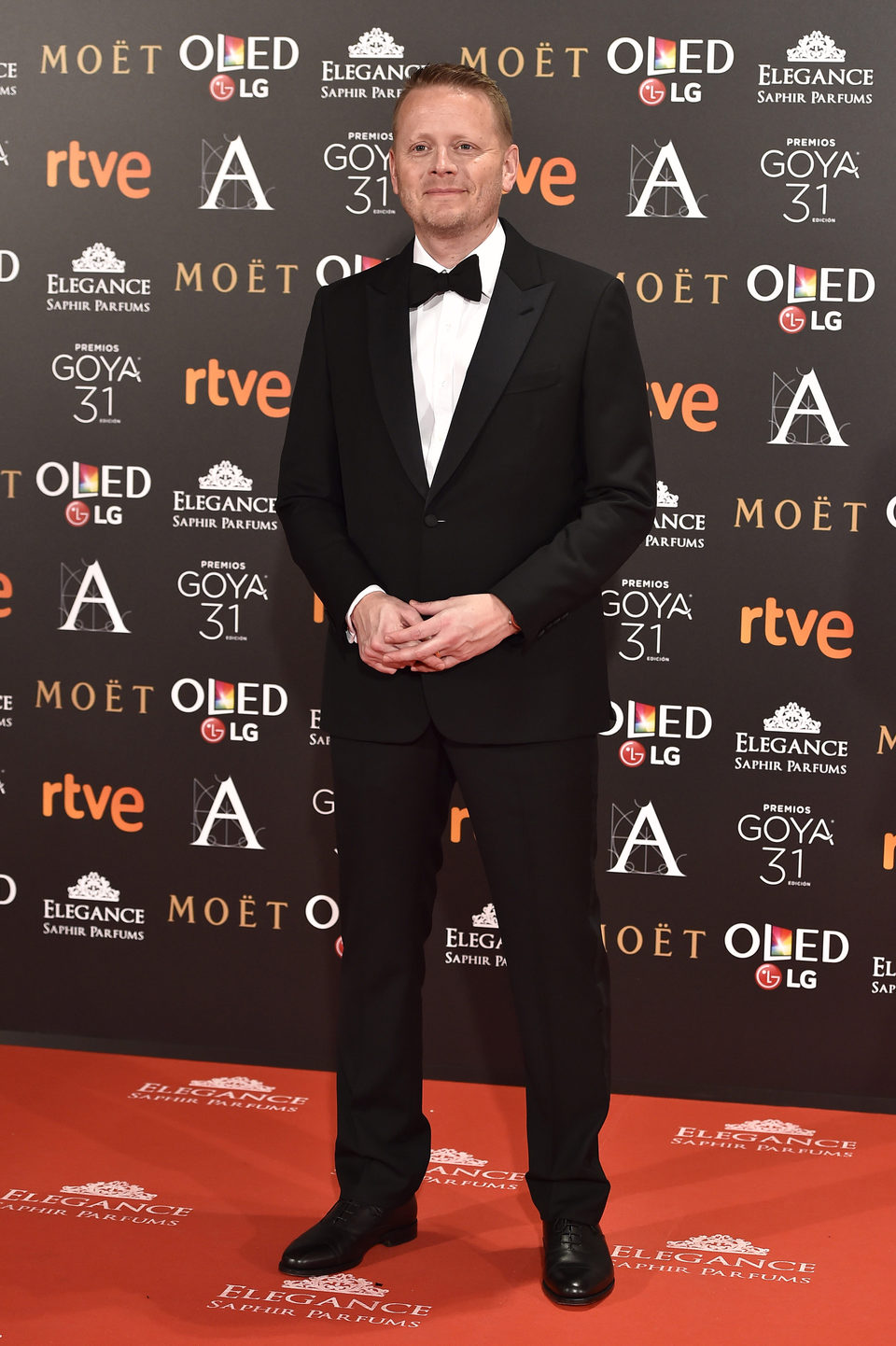 El guionista Patrick  Ness en la alfombra roja de los Premios Goya 2017