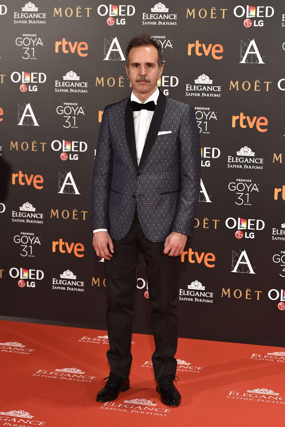 El guionista  Marc Crehuet en  la alfombra roja de los premios Goya 2017