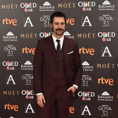 Hugo Silva, actor de la serie 'El ministerio del tiempo', en la alfombra roja de los premios Goya 2017