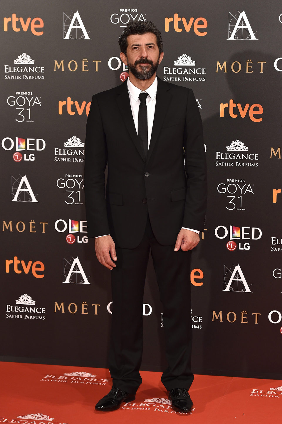 Alberto Rodríguez , el director de 'El hombre de las mil caras', en la alfombra roja de los premios Goya 2017