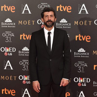 Alberto Rodríguez , el director de 'El hombre de las mil caras', en la alfombra roja de los premios Goya 2017