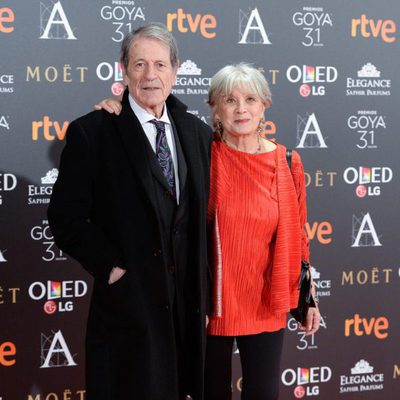 José Manuel Cervino y su acompañante en la alfombra roja de los premios Goya 2017