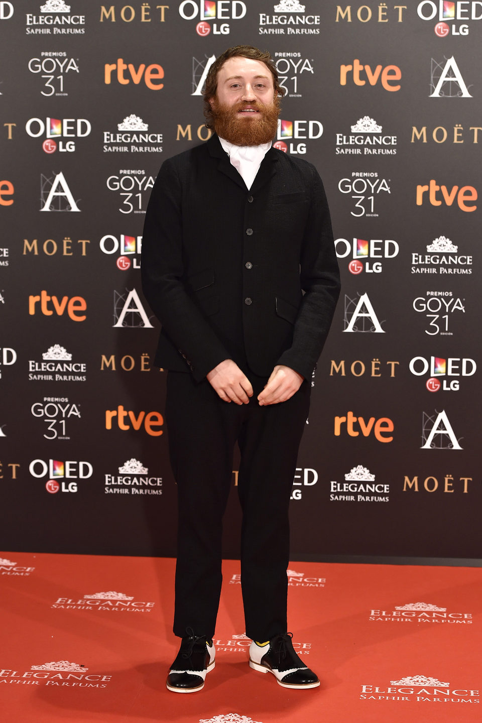 El actor Manuel Burque en  la alfombra roja de los Premios Goya 2017