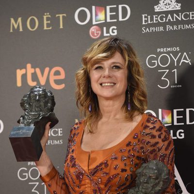 Emma Suarez ganadora del Goya 2017 a Mejor Actriz Protagonista por 'Julieta' y Mejor Actriz de Reparto por 'La próxima piel'