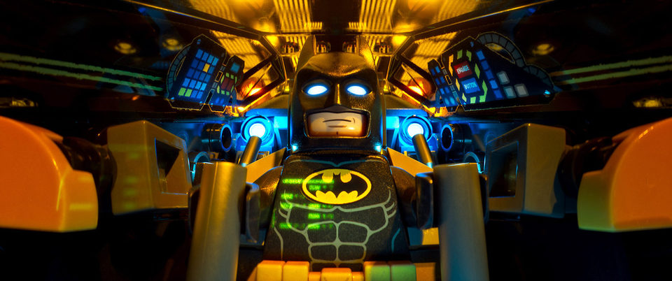 El Caballero Oscuro de 'Batman: La LEGO Película' solo usa color negro o gris muy, muy oscuro