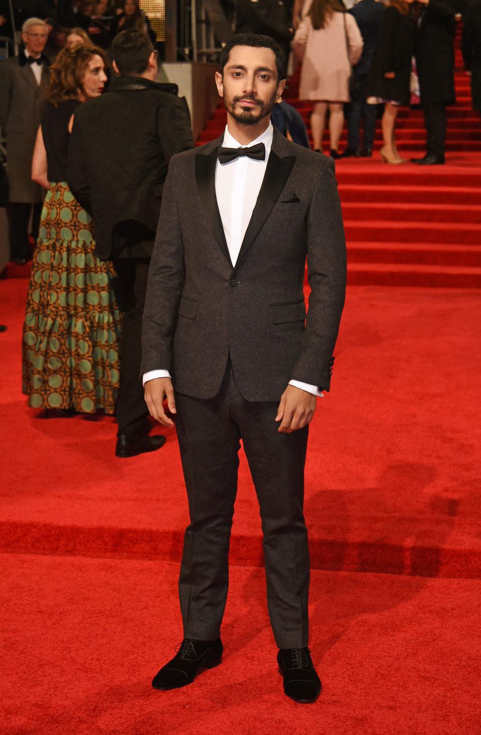 El actor de 'Rogue One', Riz Ahmed, en la alfombra roja de los BAFTA 2017