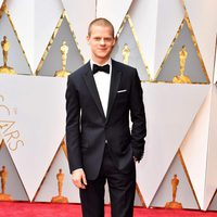 Lucas Hedges en la alfombra roja de los Oscar 2017