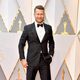 Glen Powell en la alfombra roja de los Oscar 2017