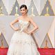 Sofia Carson posa en la alfombra roja de los Oscar 2017