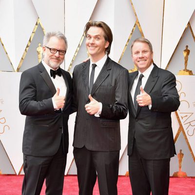 Rich Moore, Byron Howard y Jared Bush en la alfombra roja de los Oscar 2017