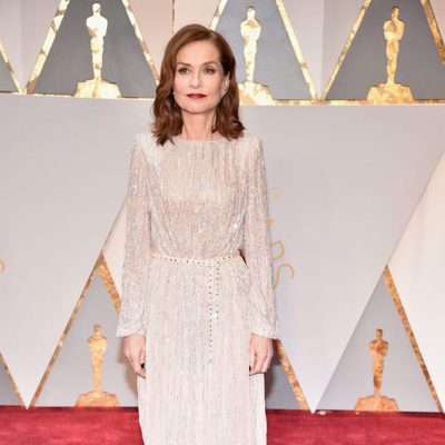 Isabelle Huppert en la alfombra roja de los Oscar 2017