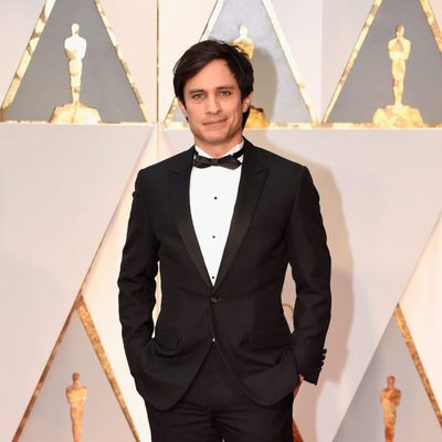 Gael García Bernal en la alfombra roja de los Oscar 2017