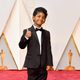 Sunny Pawar en la alfombra roja de los Oscar 2017