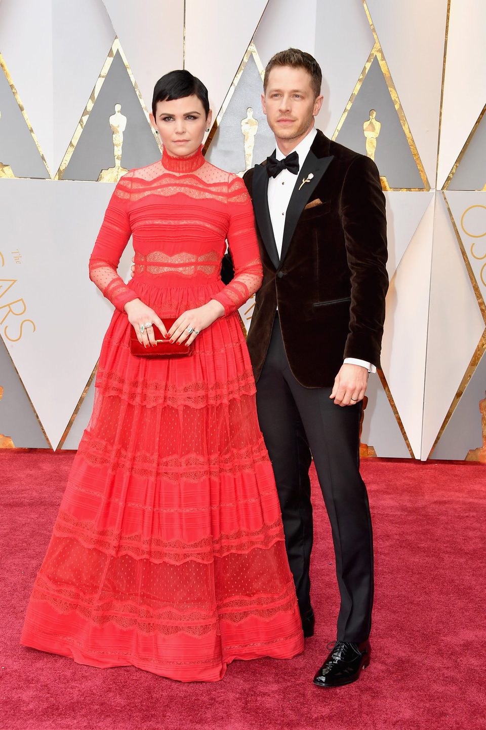 Ginnifer Goodwin y Josh Dallas en la alfombra roja de los Oscar 2017