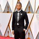 Pharrel Williams en la alfombra roja de los Premios Oscar 2017