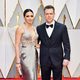 Matt Damon y Luciana Barroso en la alfombra roja de los Premios Oscar 2017