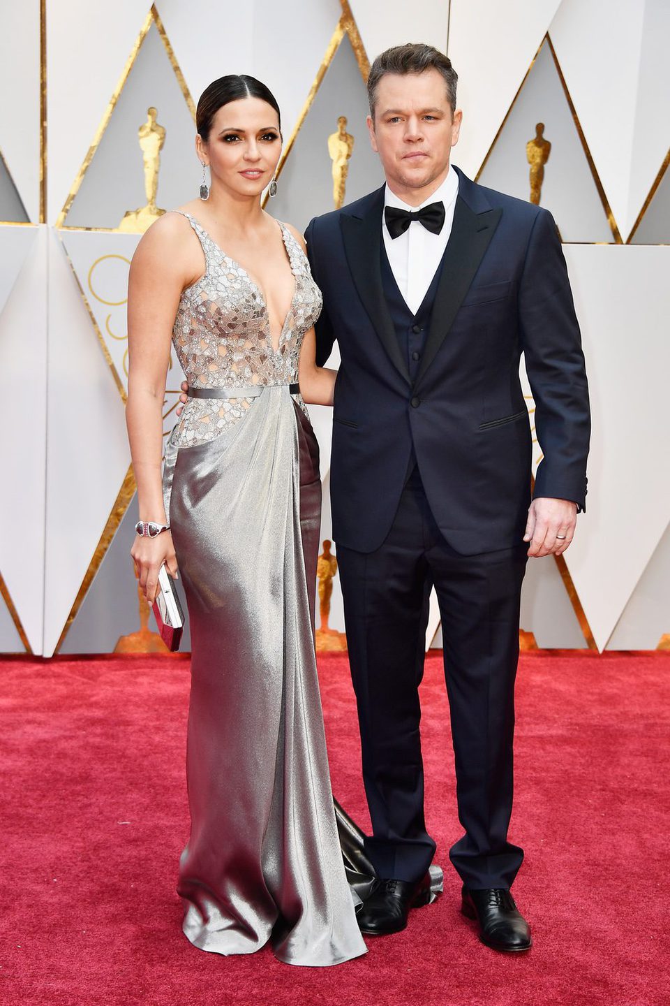 Matt Damon y Luciana Barroso en la alfombra roja de los Premios Oscar 2017