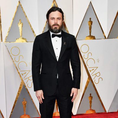 Casey Affleck en la alfombra roja de los Premios Oscar 2017