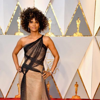 Halle Berry en la alfombra roja de los Oscar 2017