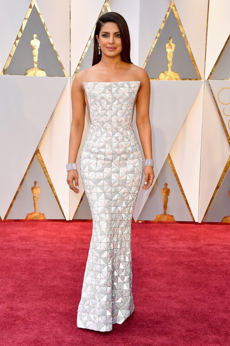 Priyanka Chopra en la alfombra roja de los Premios Oscar 2017