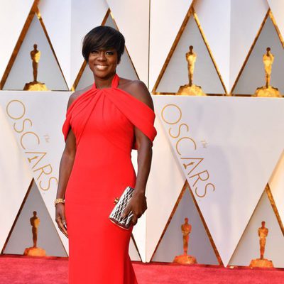 Viola Davis en la alfombra roja de los Premios Oscar 2017