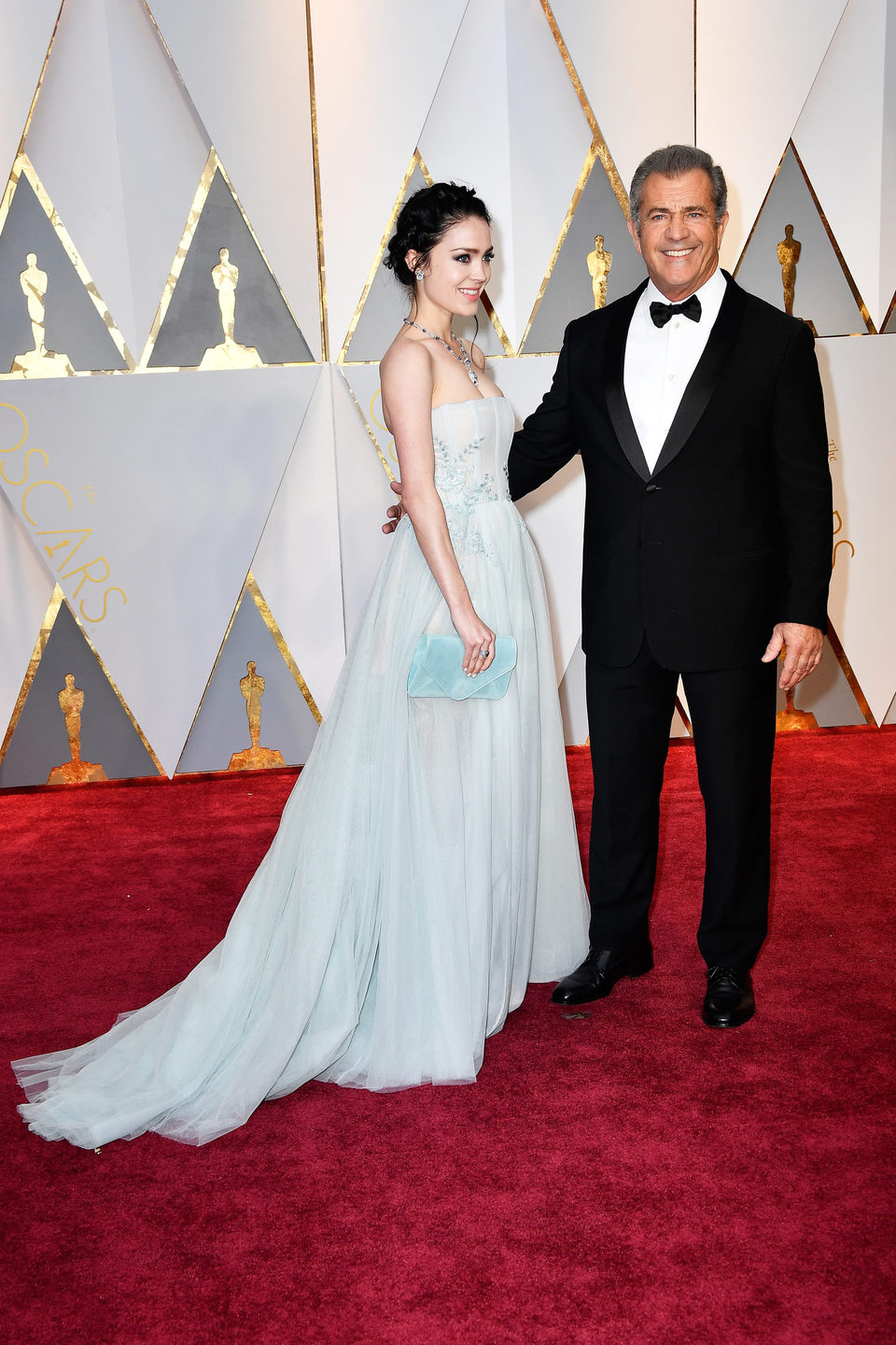 Mel Gibson y Rosalind Ross en la alfombra roja de los Oscar 2017