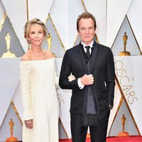 Sting y Trudie Styler en la alfombra roja de los Premios Oscar 2017