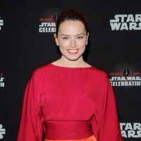 Daisy Ridley antes del panel de 'Los últimos Jedi' en la Star Wars Celebration