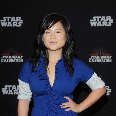 Kelly Marie Tran posa antes del panel de 'Los últimos Jedi' en la Star Wars Celebration