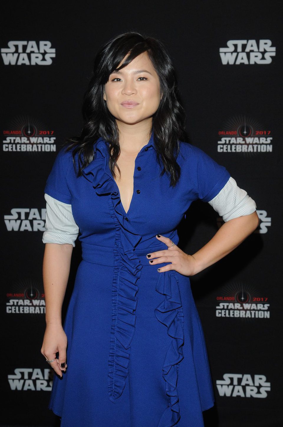 Kelly Marie Tran posa antes del panel de 'Los últimos Jedi' en la Star Wars Celebration