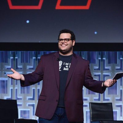 El actor Josh Gad presentando el panel de 'Los últimos Jedi' en la Star Wars Celebration