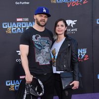 Evan Jones y Rebecca Glatt en la premiere mundial de 'Guardianes de la galaxia Vol. 2'