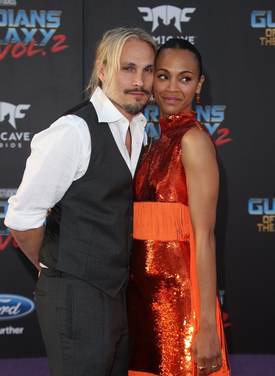 Zoe Saldana y Marco Perego en la premiere mundial de 'Guardianes de la galaxia Vol. 2'