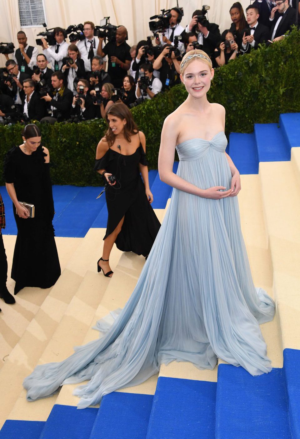 Elle Fanning en la alfombra roja de la Gala Met 2017