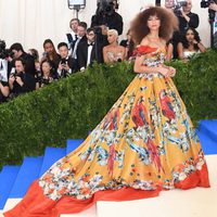 Zendaya en la alfombra roja de la Gala Met 2017