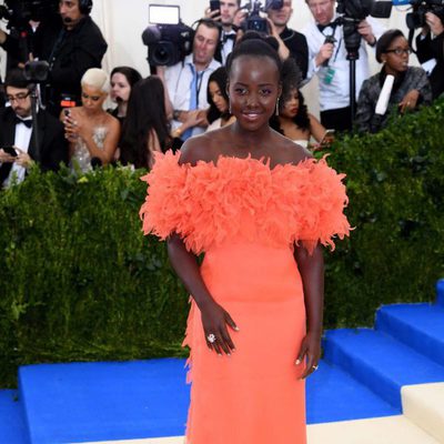 Lupita Nyong'o en la alfombra roja de la Gala Met 2017