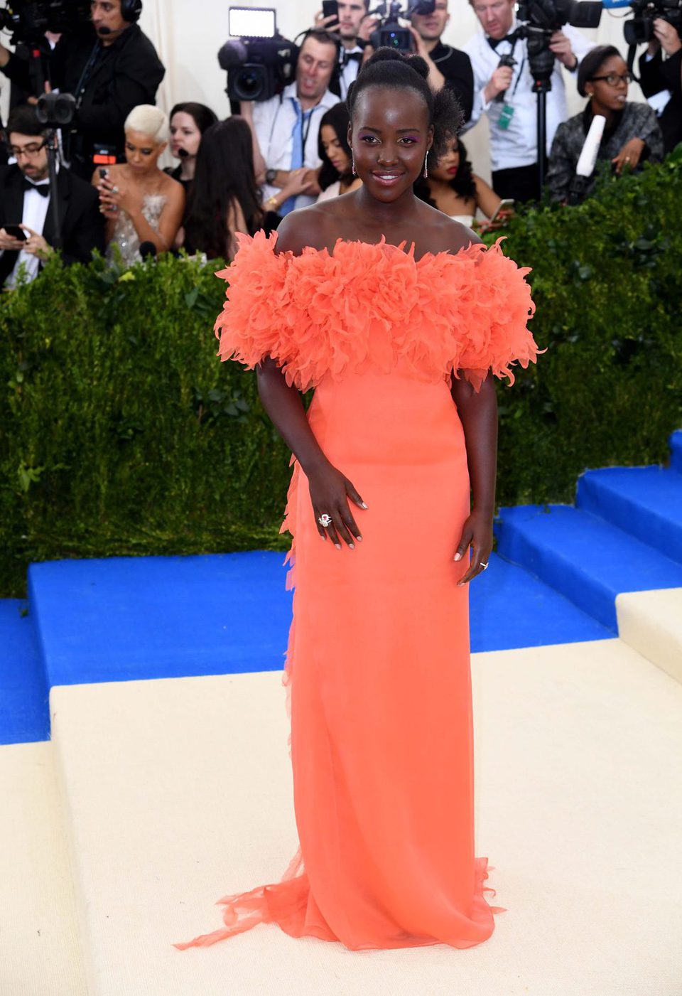 Lupita Nyong'o en la alfombra roja de la Gala Met 2017