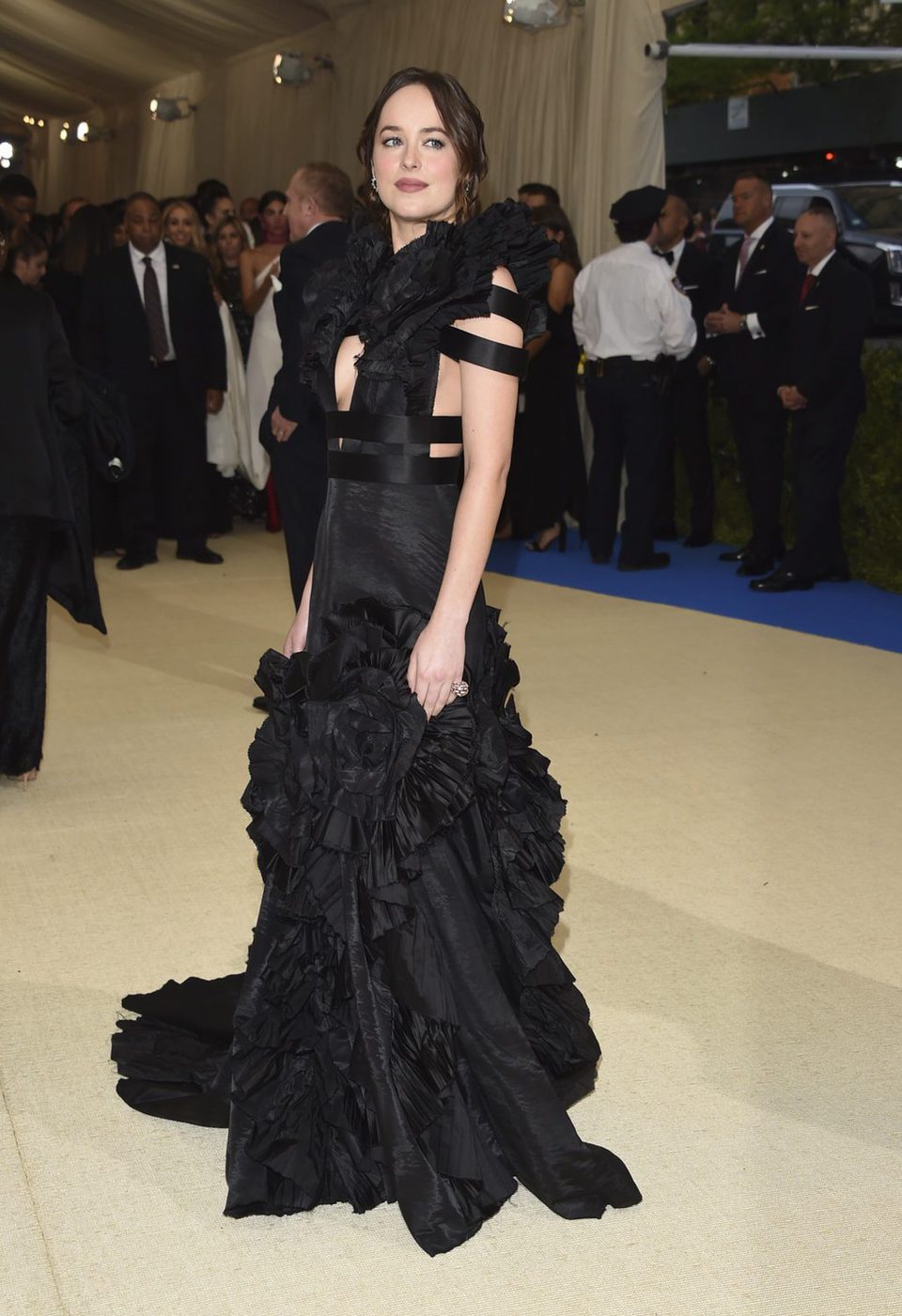 Dakota Johnson en la alfrombra roja de la Gala Met 2017