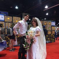 Pareja disfrazada de Rapunzel y Flynn en la D23