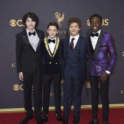 Parte del reparto de 'Stranger Things' en la alfombra roja de los premios Emmy 2017