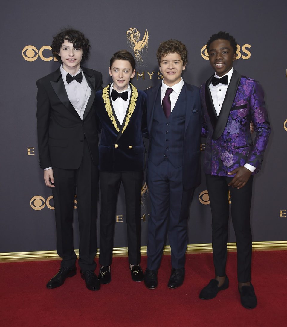 Parte del reparto de 'Stranger Things' en la alfombra roja de los premios Emmy 2017