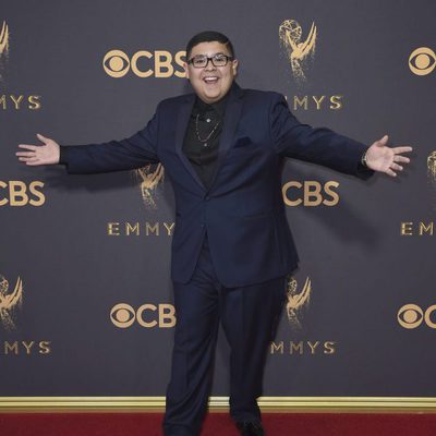 Rico Rodriguez en la alfombra roja de los premios Emmy 2017