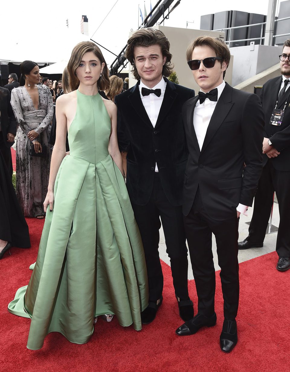 Los adolescentes de 'Stranger Things' en la alfombra roja de los premios Emmy 2017