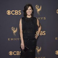 Neve Campbell en la alfombra roja de los Emmy 2017