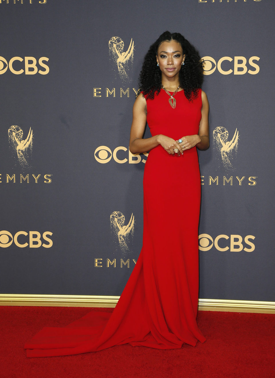 Sonequa Martin-Green en la alfombra roja de los Emmy 2017