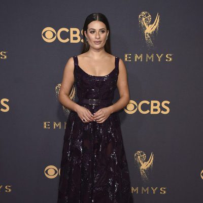 Lea Michele en la alfombra roja de los Emmy 2017