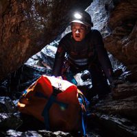 La cueva, descenso al infierno