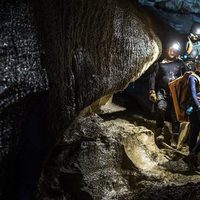 La cueva, descenso al infierno