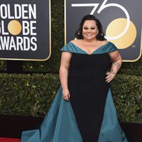 Keala Settle en la alfombra roja de los Globos de Oro 2018